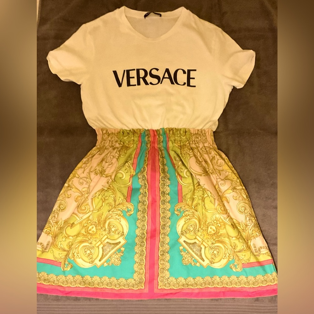 STUNNING YOUNG LADIES “VERSACE BAROCCO GODDESS” Combined Logo Dress BL/WH/GOLD!
